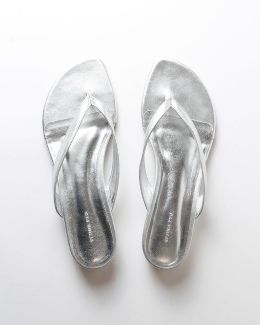 Wedge Thong Leather Metallic Silver